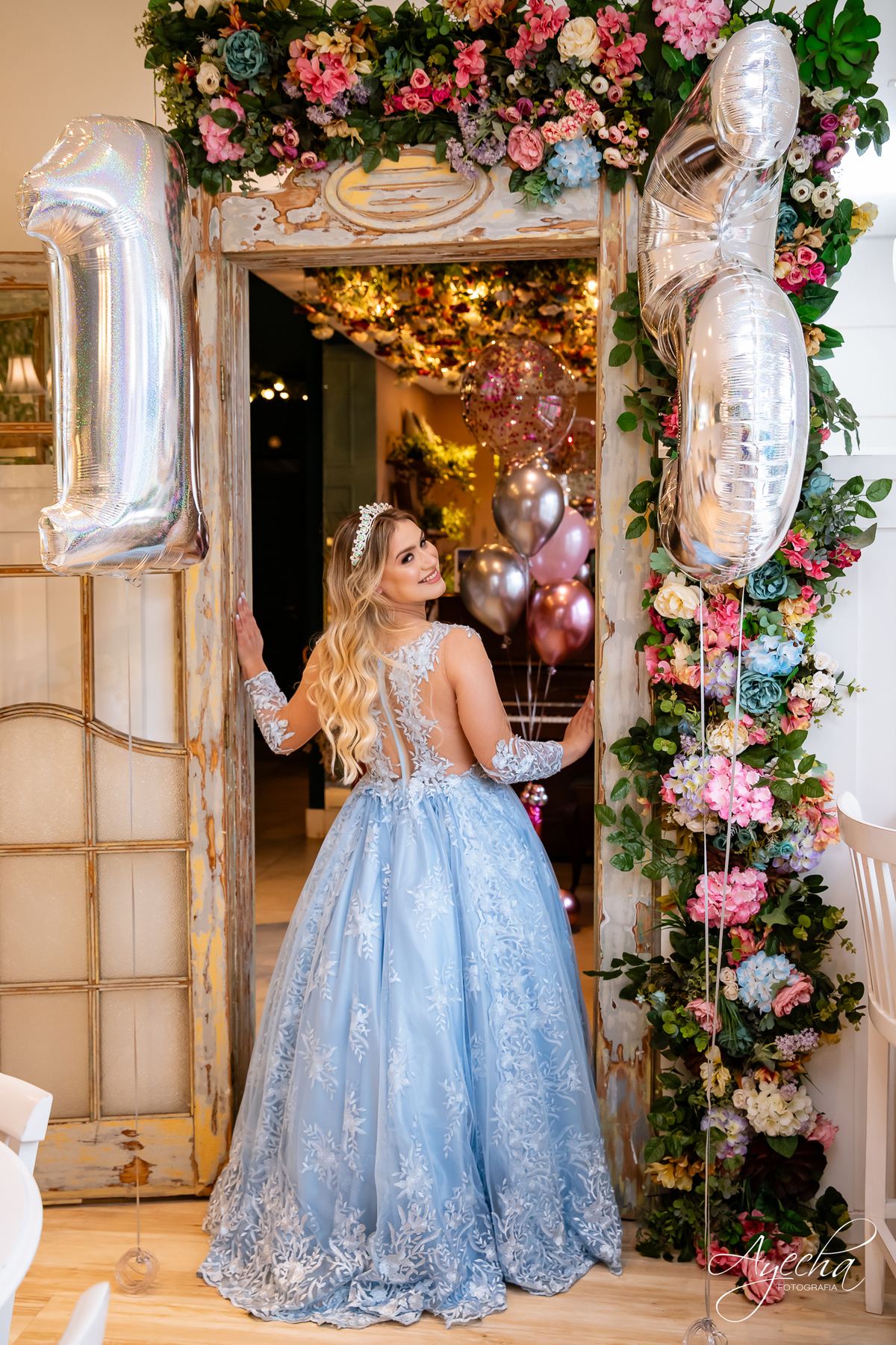 ensaios curitiba; 15 anos curitiba; debutantes curitiba; ensaio de 15 anos; ensaio de debutante; fotografos curitiba; ideias para ensaio de debutante; ensaio na cafeteria; confeitaria curitiba; goodies bakery; vestido de debutante curitiba;