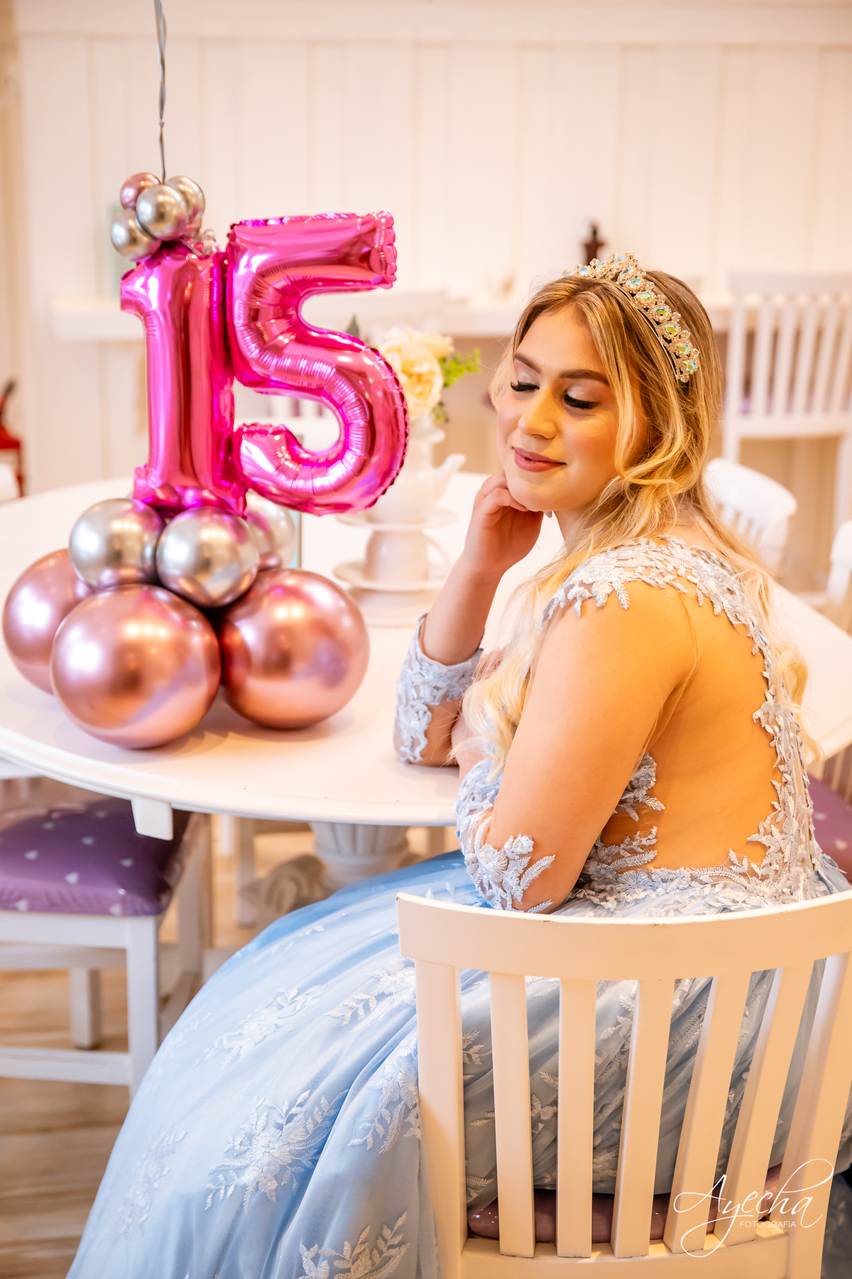 ensaios curitiba; 15 anos curitiba; debutantes curitiba; ensaio de 15 anos; ensaio de debutante; fotografos curitiba; ideias para ensaio de debutante; ensaio na cafeteria; confeitaria curitiba; goodies bakery; vestido de debutante curitiba;