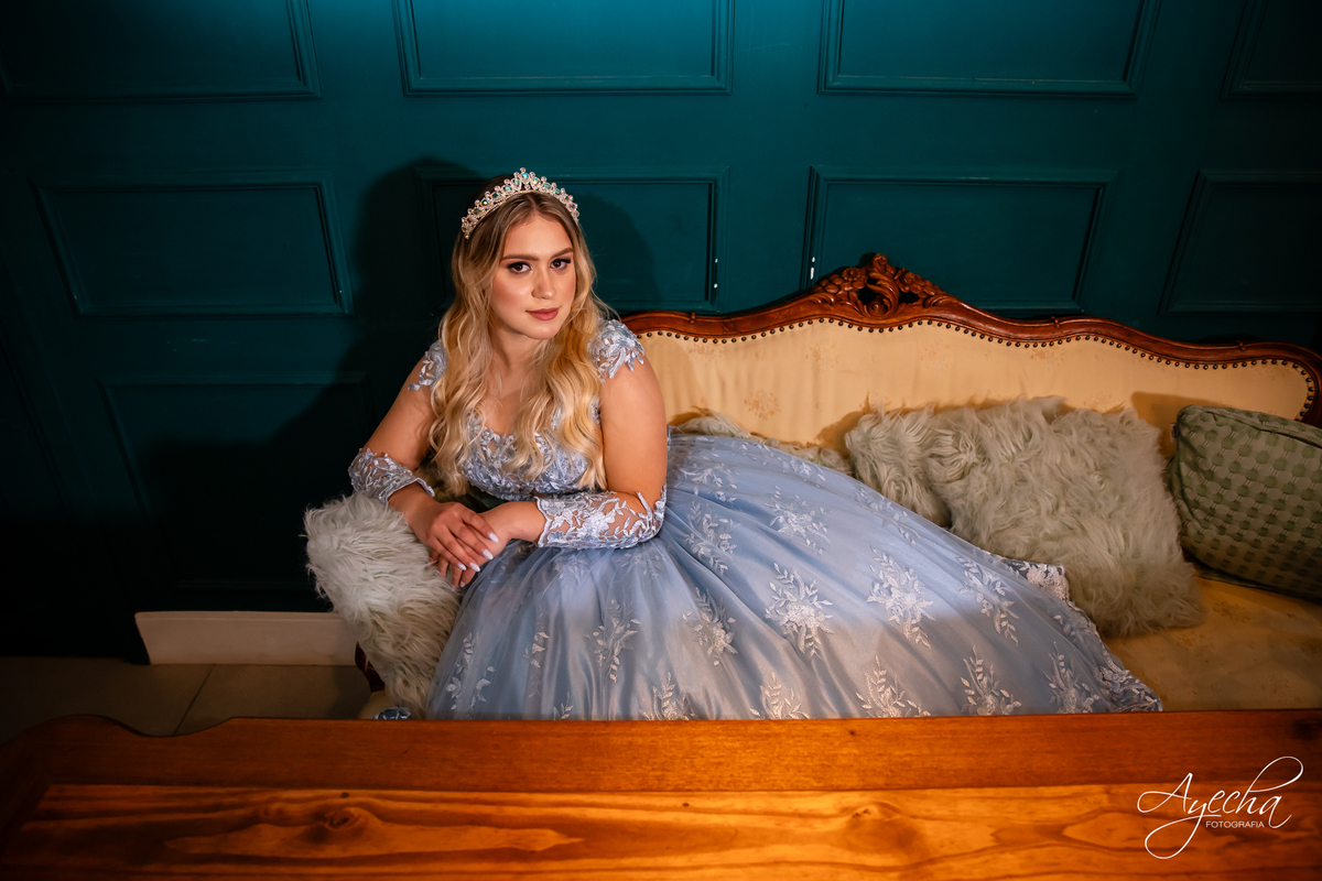 ensaios curitiba; 15 anos curitiba; debutantes curitiba; ensaio de 15 anos; ensaio de debutante; fotografos curitiba; ideias para ensaio de debutante; ensaio na cafeteria; confeitaria curitiba; goodies bakery; vestido de debutante curitiba;