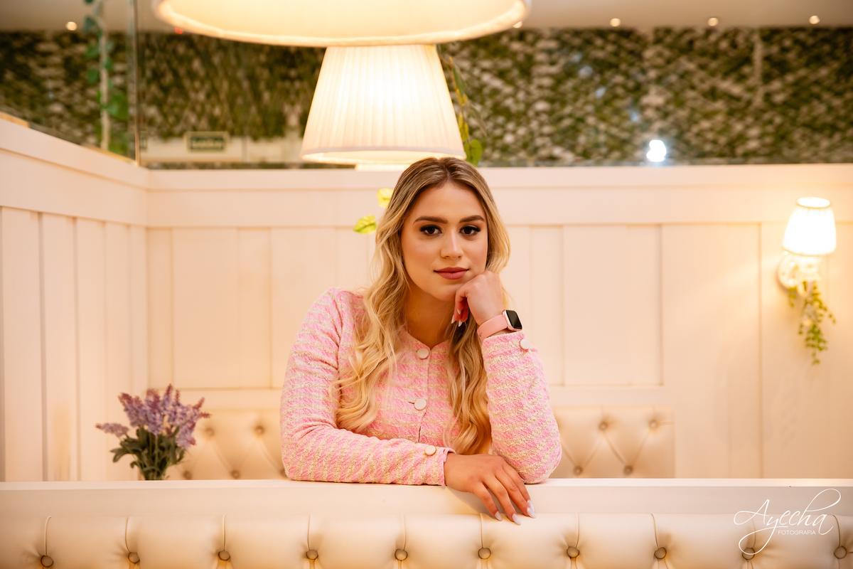 ensaios curitiba; 15 anos curitiba; debutantes curitiba; ensaio de 15 anos; ensaio de debutante; fotografos curitiba; ideias para ensaio de debutante; ensaio na cafeteria; confeitaria curitiba; goodies bakery; vestido de debutante curitiba;