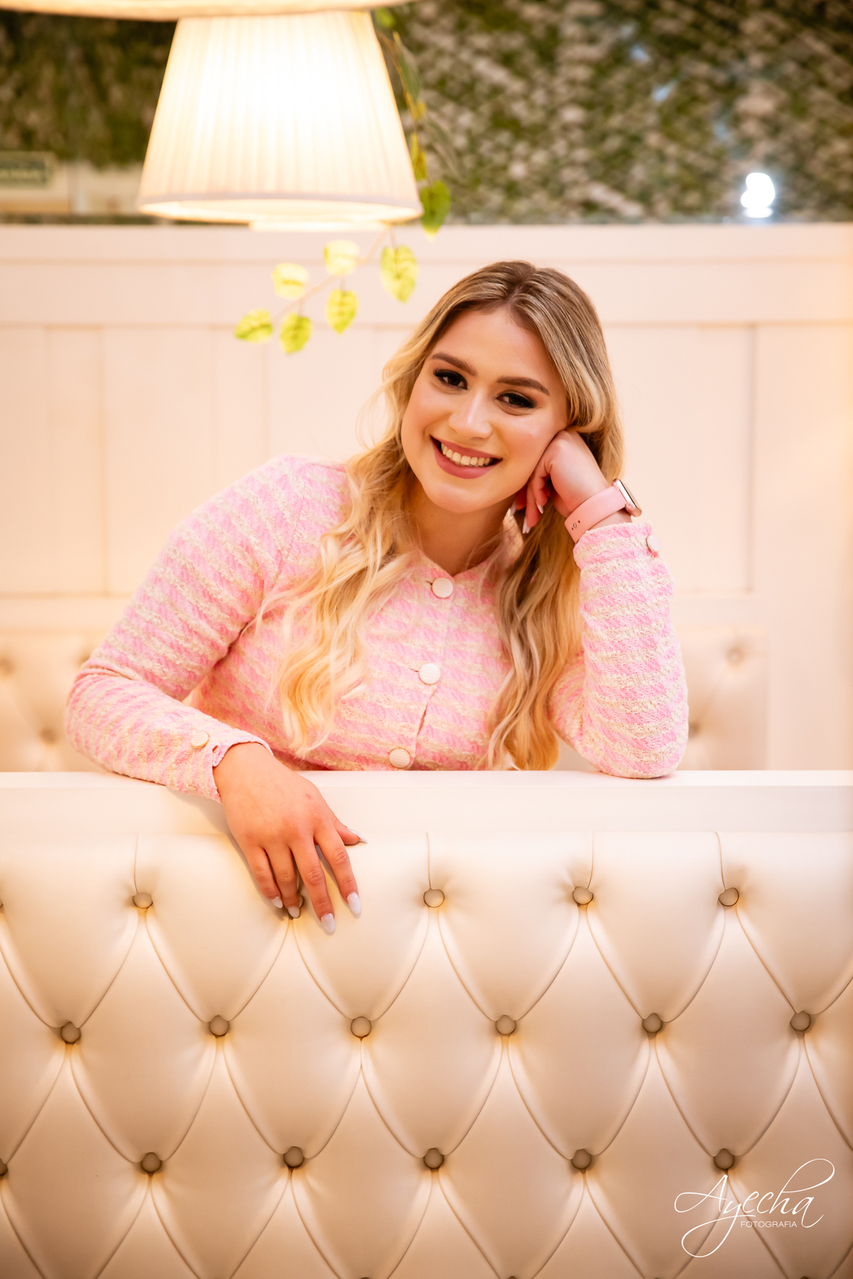 ensaios curitiba; 15 anos curitiba; debutantes curitiba; ensaio de 15 anos; ensaio de debutante; fotografos curitiba; ideias para ensaio de debutante; ensaio na cafeteria; confeitaria curitiba; goodies bakery; vestido de debutante curitiba;