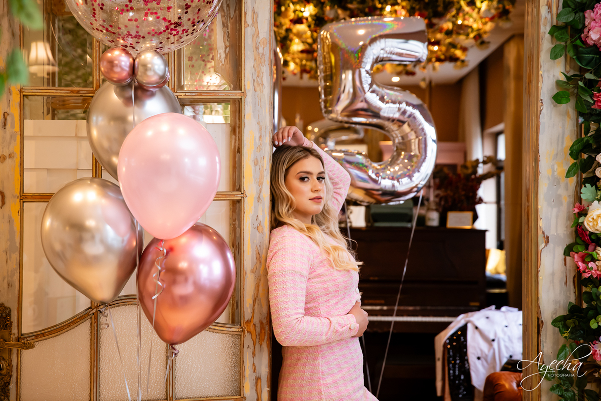 ensaios curitiba; 15 anos curitiba; debutantes curitiba; ensaio de 15 anos; ensaio de debutante; fotografos curitiba; ideias para ensaio de debutante; ensaio na cafeteria; confeitaria curitiba; goodies bakery; vestido de debutante curitiba;