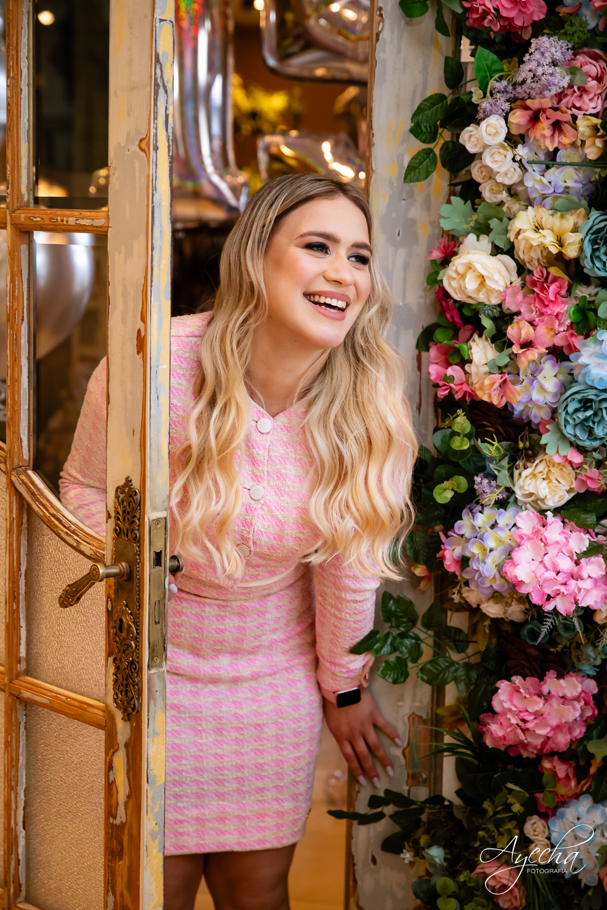 ensaios curitiba; 15 anos curitiba; debutantes curitiba; ensaio de 15 anos; ensaio de debutante; fotografos curitiba; ideias para ensaio de debutante; ensaio na cafeteria; confeitaria curitiba; goodies bakery; vestido de debutante curitiba;