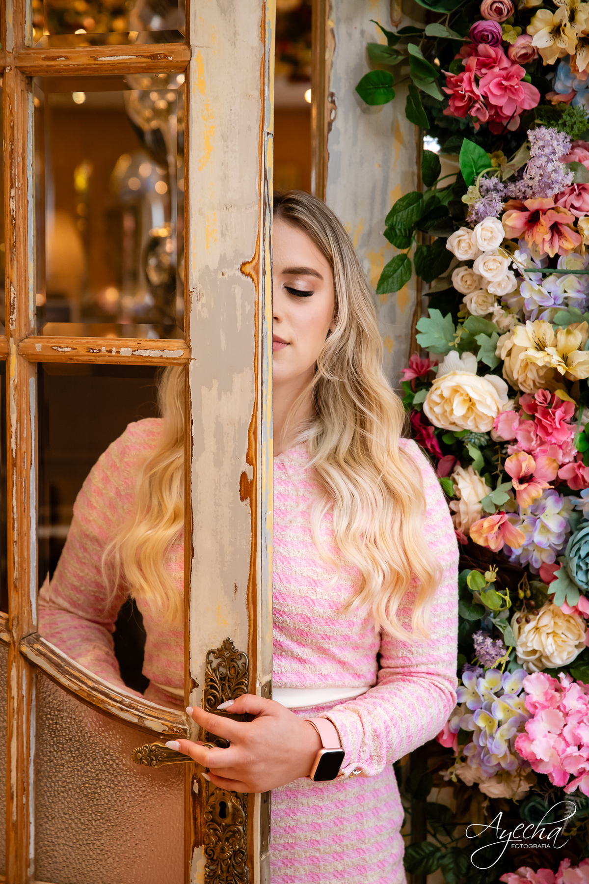 ensaios curitiba; 15 anos curitiba; debutantes curitiba; ensaio de 15 anos; ensaio de debutante; fotografos curitiba; ideias para ensaio de debutante; ensaio na cafeteria; confeitaria curitiba; goodies bakery; vestido de debutante curitiba;