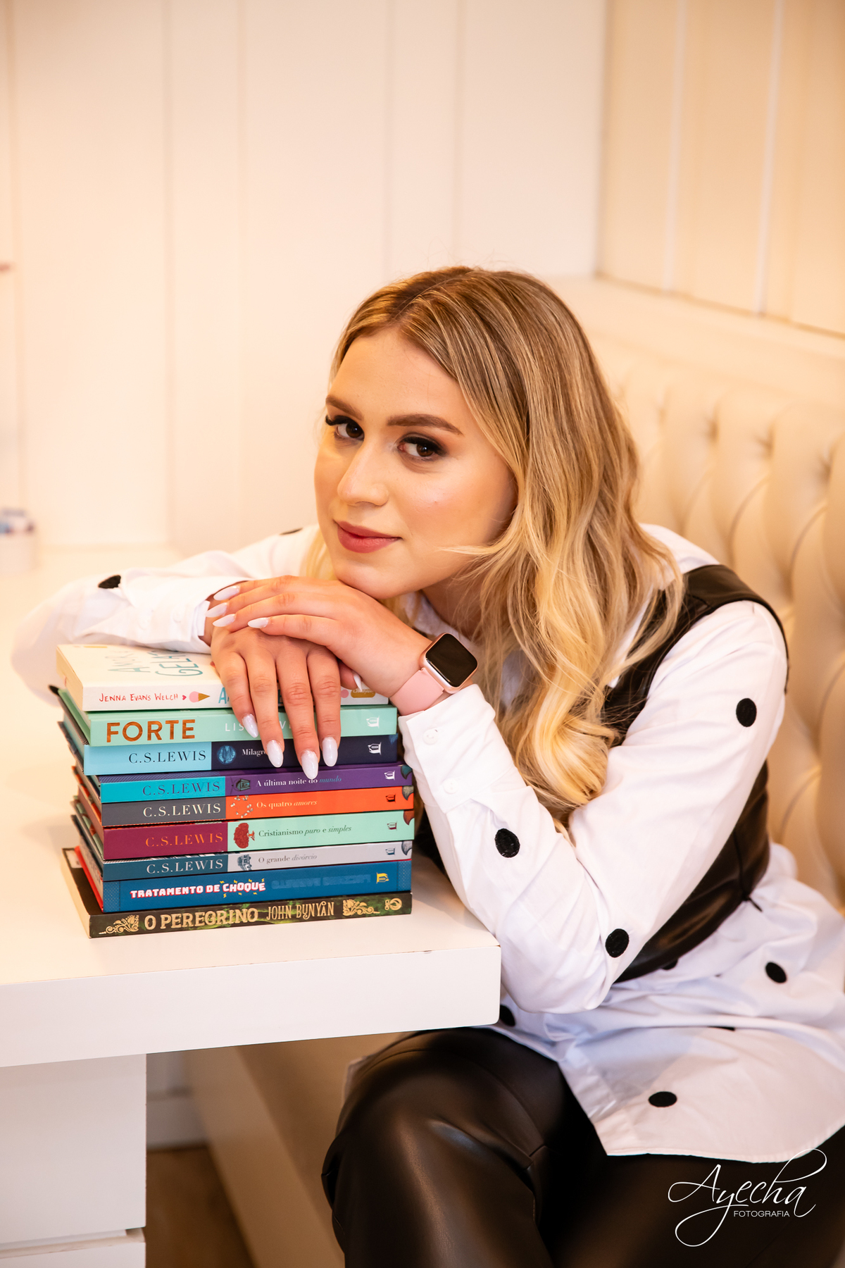 ensaios curitiba; 15 anos curitiba; debutantes curitiba; ensaio de 15 anos; ensaio de debutante; fotografos curitiba; ideias para ensaio de debutante; ensaio na cafeteria; confeitaria curitiba; goodies bakery; vestido de debutante curitiba;