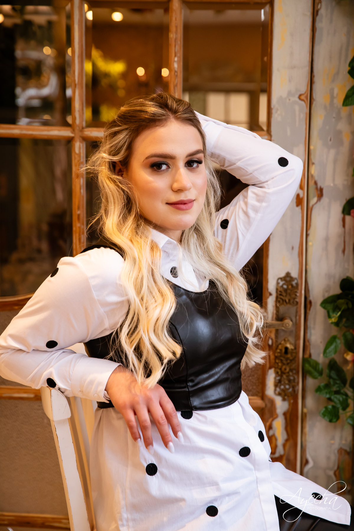 ensaios curitiba; 15 anos curitiba; debutantes curitiba; ensaio de 15 anos; ensaio de debutante; fotografos curitiba; ideias para ensaio de debutante; ensaio na cafeteria; confeitaria curitiba; goodies bakery; vestido de debutante curitiba;