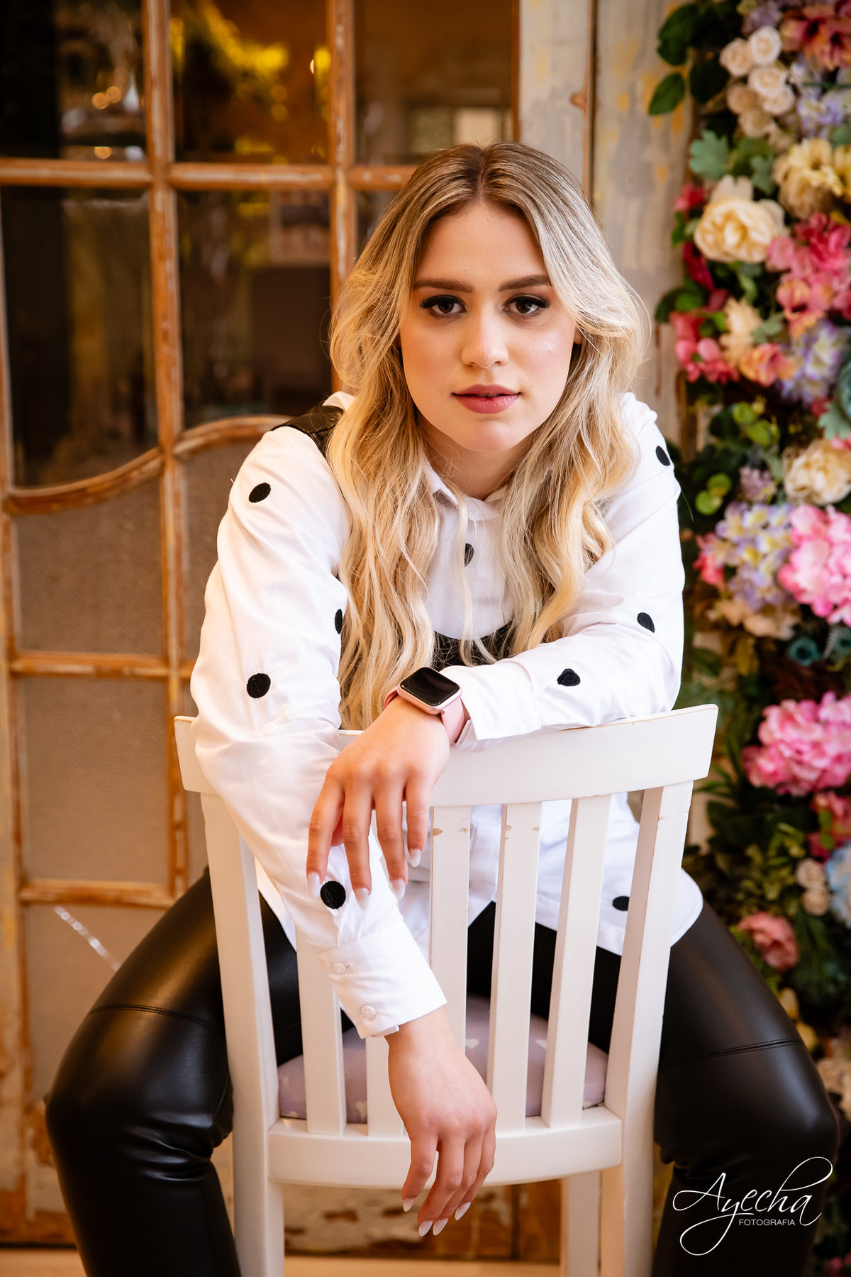 ensaios curitiba; 15 anos curitiba; debutantes curitiba; ensaio de 15 anos; ensaio de debutante; fotografos curitiba; ideias para ensaio de debutante; ensaio na cafeteria; confeitaria curitiba; goodies bakery; vestido de debutante curitiba;