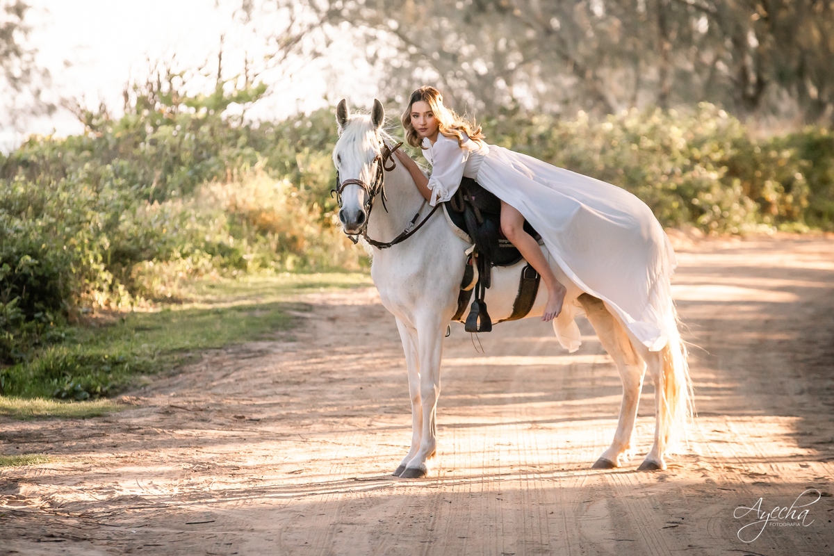 Ensaio de debutante; ensaio com cavalos; debutantes; 15 anos; cavalo; castelo do batel, dreamland; cerezzo eventos; central hall; florianópolis; haras ype; 15 anos curitiba; festa de 15 anos; vestido de debutante; castello reale; Palacio Italia;