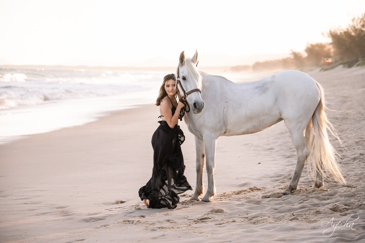 Ensaio de debutante; ensaio com cavalos; debutantes; 15 anos; cavalo; castelo do batel, dreamland; cerezzo eventos; central hall; florianópolis; haras ype; 15 anos curitiba; festa de 15 anos; vestido de debutante; castello reale; Palacio Italia;