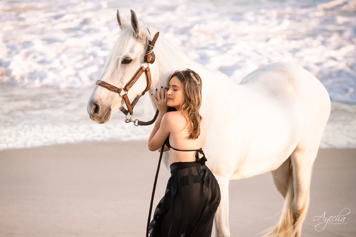 Ensaio de debutante; ensaio com cavalos; debutantes; 15 anos; cavalo; castelo do batel, dreamland; cerezzo eventos; central hall; florianópolis; haras ype; 15 anos curitiba; festa de 15 anos; vestido de debutante; castello reale; Palacio Italia;