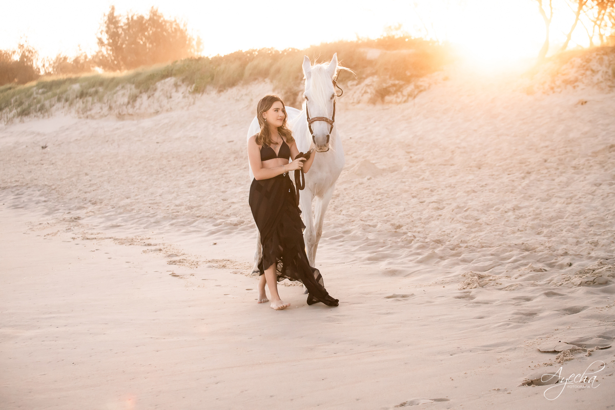 Ensaio de debutante; ensaio com cavalos; debutantes; 15 anos; cavalo; castelo do batel, dreamland; cerezzo eventos; central hall; florianópolis; haras ype; 15 anos curitiba; festa de 15 anos; vestido de debutante; castello reale; Palacio Italia;