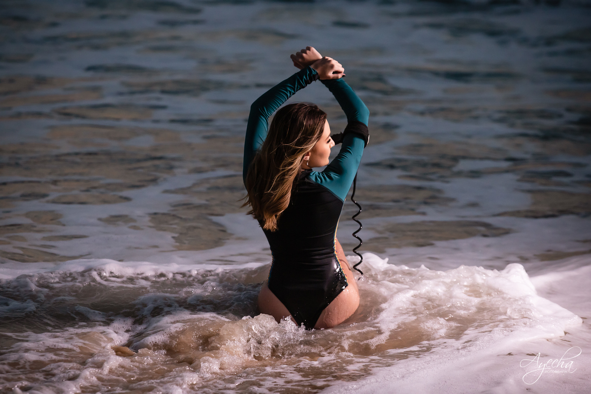 Ensaio de debutante; ensaio com cavalos; debutantes; 15 anos; cavalo; castelo do batel, dreamland; cerezzo eventos; central hall; florianópolis; haras ype; 15 anos curitiba; festa de 15 anos; vestido de debutante; Ensaio praia; surf girl