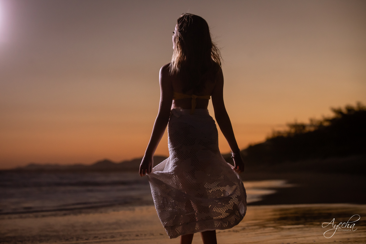 Ensaio de debutante; ensaio com cavalos; debutantes; 15 anos; cavalo; castelo do batel, dreamland; cerezzo eventos; central hall; florianópolis; haras ype; 15 anos curitiba; festa de 15 anos; vestido de debutante; Ensaio praia; surf girl