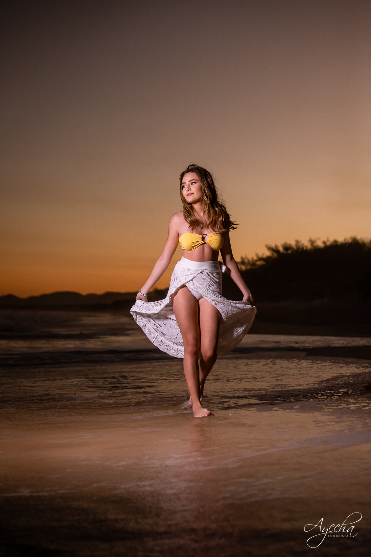 Ensaio de debutante; ensaio com cavalos; debutantes; 15 anos; cavalo; castelo do batel, dreamland; cerezzo eventos; central hall; florianópolis; haras ype; 15 anos curitiba; festa de 15 anos; vestido de debutante; Ensaio praia; surf girl