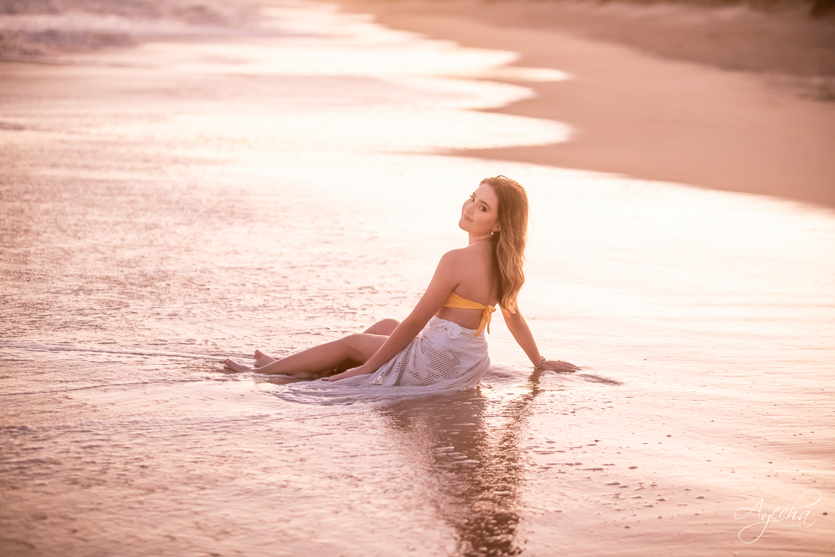 Ensaio de debutante; ensaio com cavalos; debutantes; 15 anos; cavalo; castelo do batel, dreamland; cerezzo eventos; central hall; florianópolis; haras ype; 15 anos curitiba; festa de 15 anos; vestido de debutante; Ensaio praia; surf girl