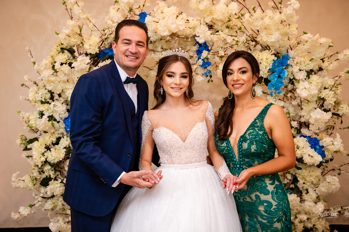 Ateliê Priscila Bonatto; Debutantes Curitiba; Vestido de Debutante Curitiba; 15 anos Curitiba; Castelo do Batel; Spot 105 Eventos; Espaço Dreamland; Buffet Original - Espaço Rotary Club; Ensaio debutante Curitiba; Angela Gramazzio; Studio One; Teens