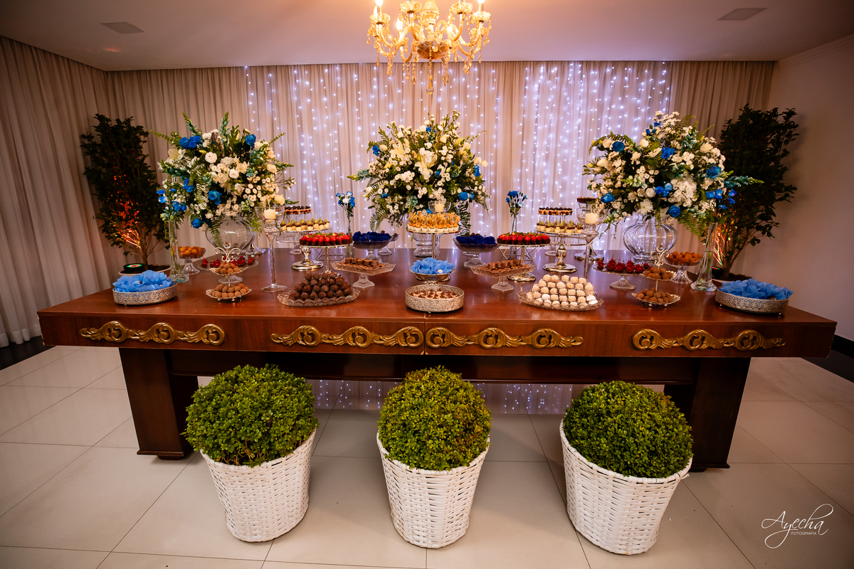 Ateliê Priscila Bonatto; Debutantes Curitiba; Vestido de Debutante Curitiba; 15 anos Curitiba; Castelo do Batel; Spot 105 Eventos; Espaço Dreamland; Buffet Original - Espaço Rotary Club; Ensaio debutante Curitiba; Angela Gramazzio; Studio One; Teens