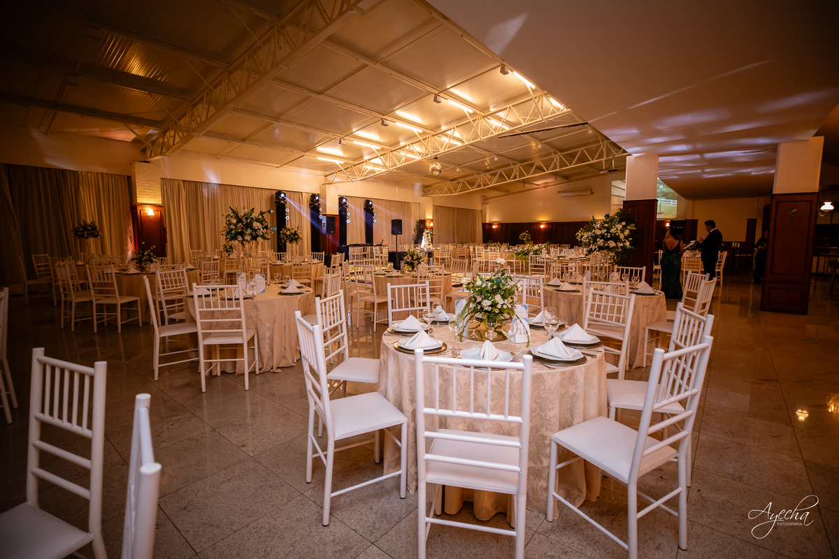 Ateliê Priscila Bonatto; Debutantes Curitiba; Vestido de Debutante Curitiba; 15 anos Curitiba; Castelo do Batel; Spot 105 Eventos; Espaço Dreamland; Buffet Original - Espaço Rotary Club; Ensaio debutante Curitiba; Angela Gramazzio; Studio One; Teens