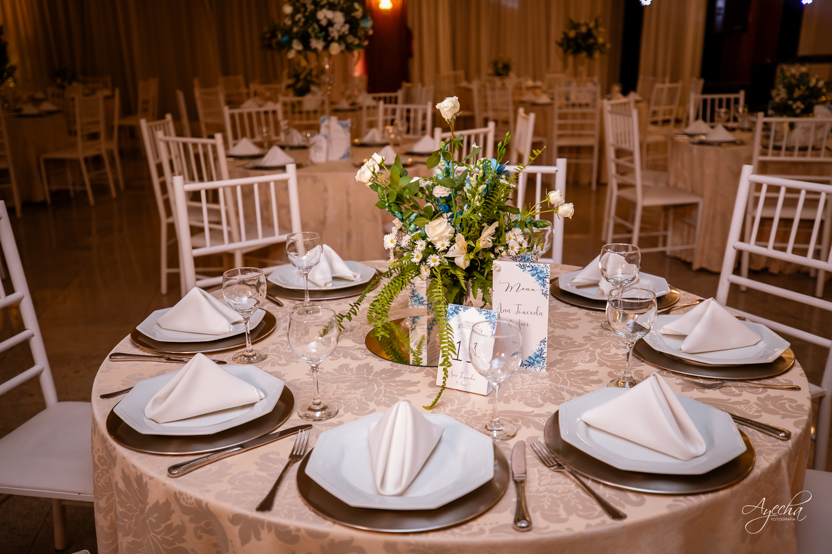 Ateliê Priscila Bonatto; Debutantes Curitiba; Vestido de Debutante Curitiba; 15 anos Curitiba; Castelo do Batel; Spot 105 Eventos; Espaço Dreamland; Buffet Original - Espaço Rotary Club; Ensaio debutante AteliêCuritiba; Angela Gramazzio; Studio One; Teens