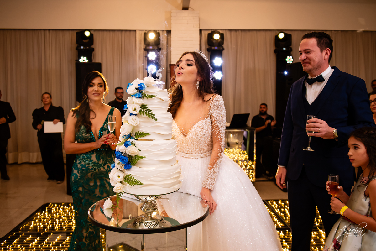 Ateliê Priscila Bonatto; Debutantes Curitiba; Vestido de Debutante Curitiba; 15 anos Curitiba; Castelo do Batel; Spot 105 Eventos; Espaço Dreamland; Buffet Original - Espaço Rotary Club; Ensaio debutante Curitiba; Angela Gramazzio; Studio One; Teens