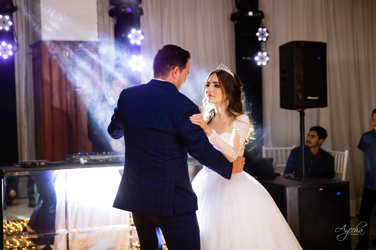 Ateliê Priscila Bonatto; Debutantes Curitiba; Vestido de Debutante Curitiba; 15 anos Curitiba; Castelo do Batel; Spot 105 Eventos; Espaço Dreamland; Buffet Original - Espaço Rotary Club; Ensaio debutante Curitiba; Angela Gramazzio; Studio One; Teens