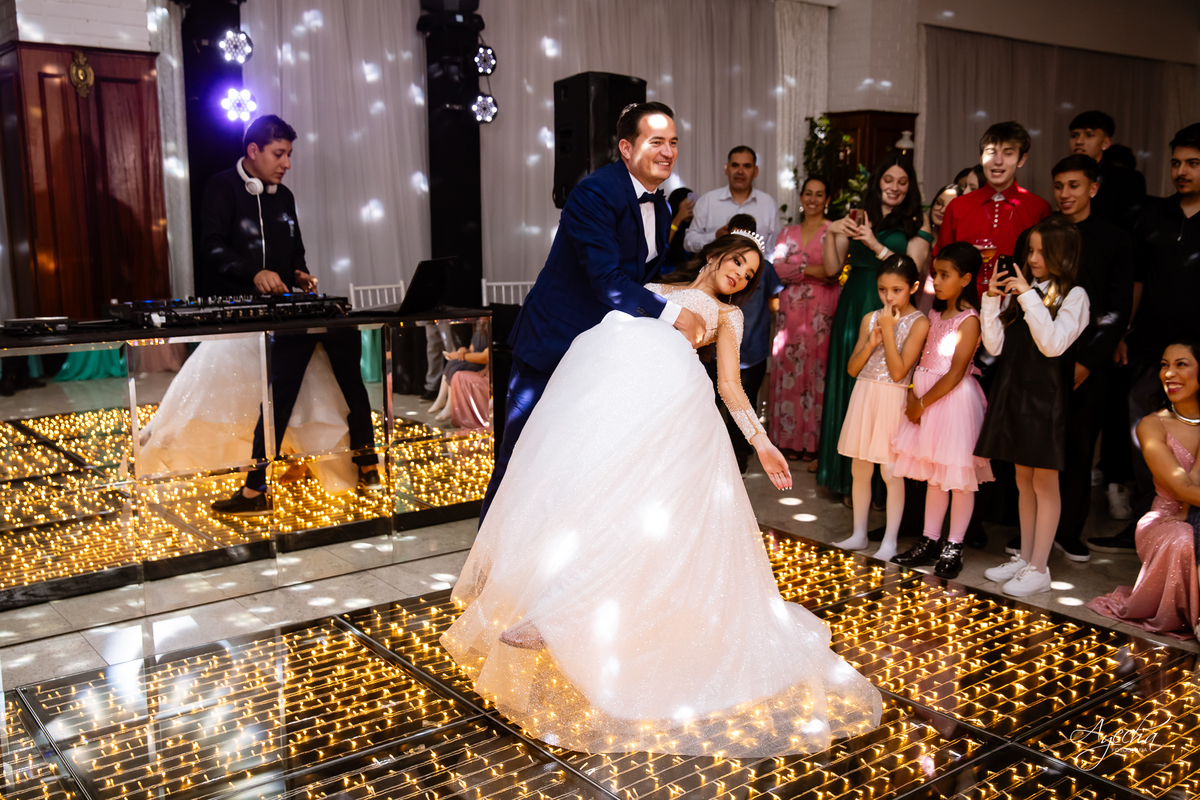 Ateliê Priscila Bonatto; Debutantes Curitiba; Vestido de Debutante Curitiba; 15 anos Curitiba; Castelo do Batel; Spot 105 Eventos; Espaço Dreamland; Buffet Original - Espaço Rotary Club; Ensaio debutante Curitiba; Angela Gramazzio; Studio One; Teens