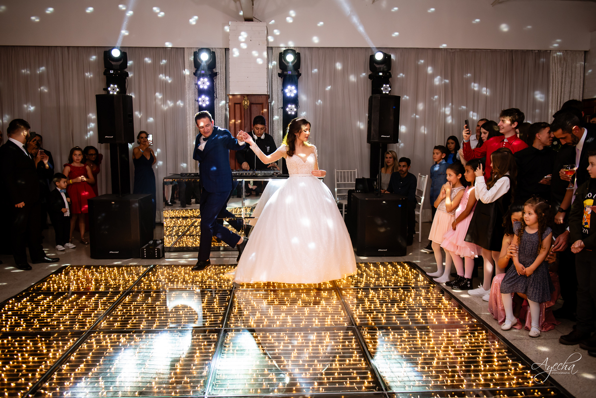 Ateliê Priscila Bonatto; Debutantes Curitiba; Vestido de Debutante Curitiba; 15 anos Curitiba; Castelo do Batel; Spot 105 Eventos; Espaço Dreamland; Buffet Original - Espaço Rotary Club; Ensaio debutante Curitiba; Angela Gramazzio; Studio One; Teens