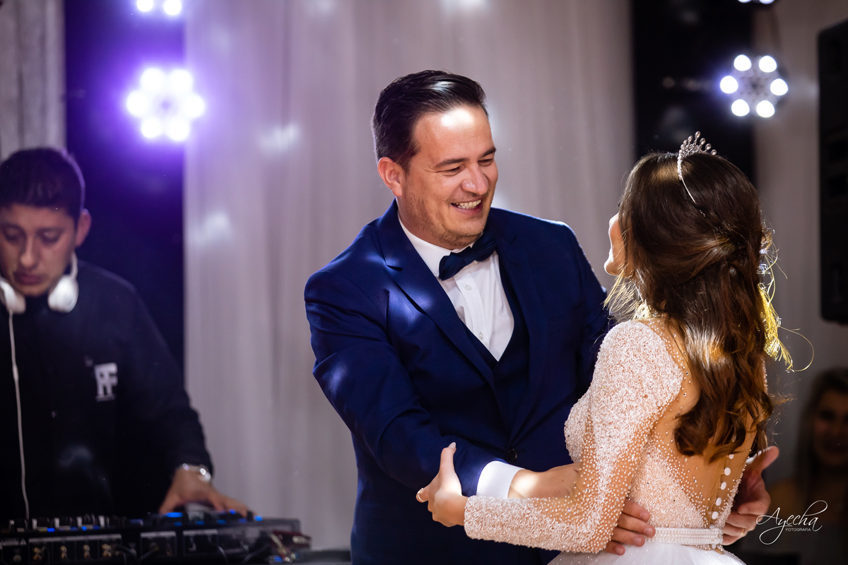 Ateliê Priscila Bonatto; Debutantes Curitiba; Vestido de Debutante Curitiba; 15 anos Curitiba; Castelo do Batel; Spot 105 Eventos; Espaço Dreamland; Buffet Original - Espaço Rotary Club; Ensaio debutante Curitiba; Angela Gramazzio; Studio One; Teens