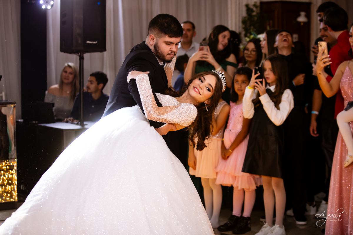 Ateliê Priscila Bonatto; Debutantes Curitiba; Vestido de Debutante Curitiba; 15 anos Curitiba; Castelo do Batel; Spot 105 Eventos; Espaço Dreamland; Buffet Original - Espaço Rotary Club; Ensaio debutante Curitiba; Angela Gramazzio; Studio One; Teens