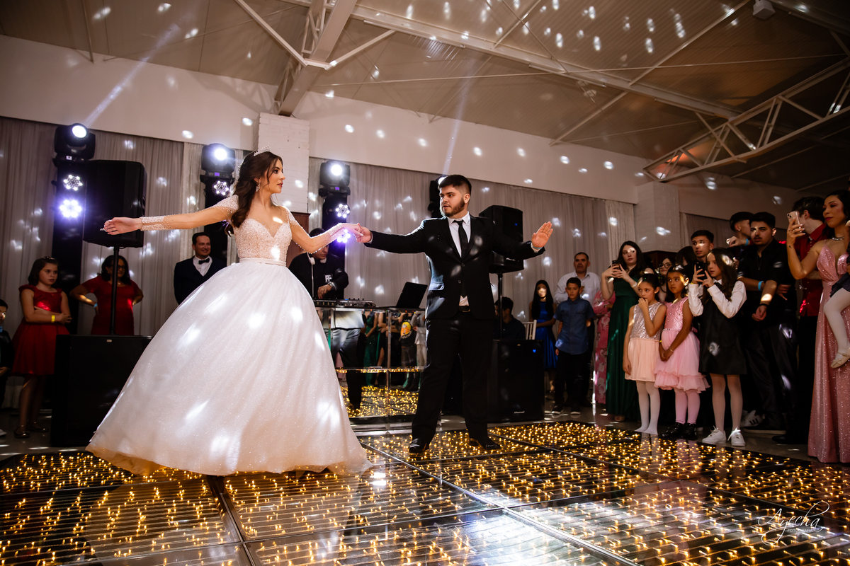 Ateliê Priscila Bonatto; Debutantes Curitiba; Vestido de Debutante Curitiba; 15 anos Curitiba; Castelo do Batel; Spot 105 Eventos; Espaço Dreamland; Buffet Original - Espaço Rotary Club; Ensaio debutante Curitiba; Angela Gramazzio; Studio One; Teens