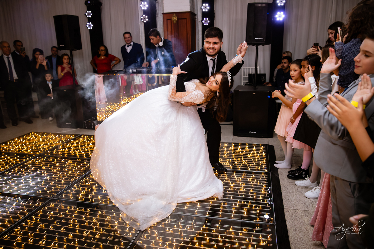 Ateliê Priscila Bonatto; Debutantes Curitiba; Vestido de Debutante Curitiba; 15 anos Curitiba; Castelo do Batel; Spot 105 Eventos; Espaço Dreamland; Buffet Original - Espaço Rotary Club; Ensaio debutante Curitiba; Angela Gramazzio; Studio One; Teens