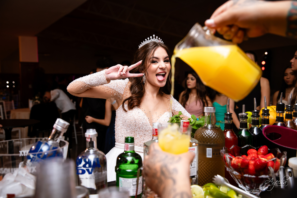 Ateliê Priscila Bonatto; Debutantes Curitiba; Vestido de Debutante Curitiba; 15 anos Curitiba; Castelo do Batel; Spot 105 Eventos; Espaço Dreamland; Buffet Original - Espaço Rotary Club; Ensaio debutante Curitiba; Angela Gramazzio; Studio One; Teens