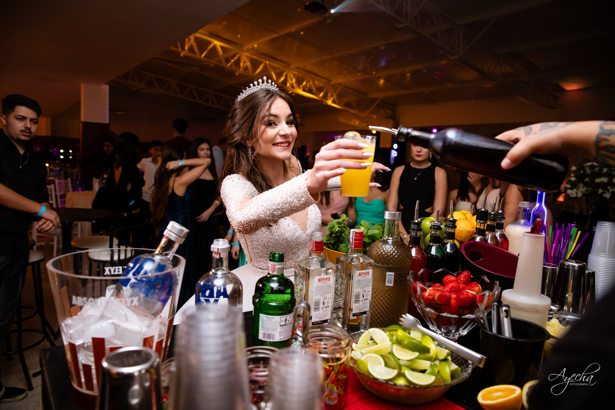 Ateliê Priscila Bonatto; Debutantes Curitiba; Vestido de Debutante Curitiba; 15 anos Curitiba; Castelo do Batel; Spot 105 Eventos; Espaço Dreamland; Buffet Original - Espaço Rotary Club; Ensaio debutante Curitiba; Angela Gramazzio; Studio One; Teens