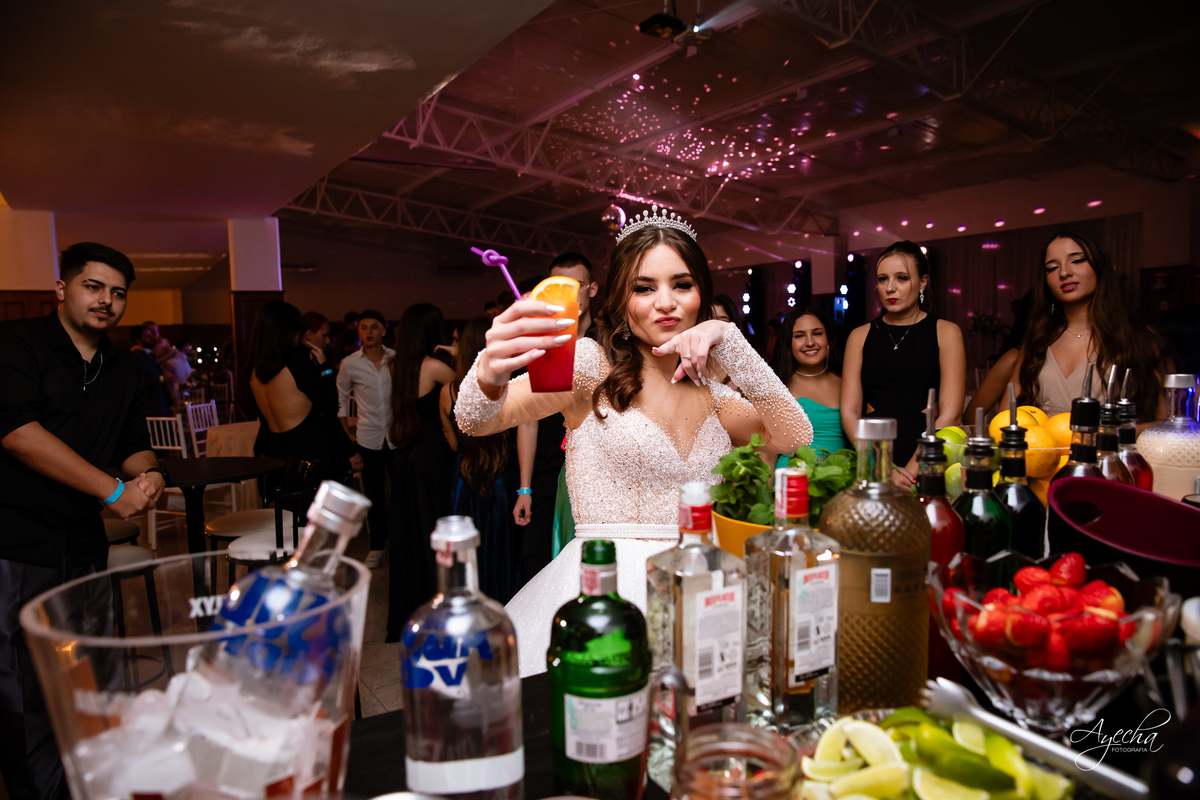 Ateliê Priscila Bonatto; Debutantes Curitiba; Vestido de Debutante Curitiba; 15 anos Curitiba; Castelo do Batel; Spot 105 Eventos; Espaço Dreamland; Buffet Original - Espaço Rotary Club; Ensaio debutante Curitiba; Angela Gramazzio; Studio One; Teens