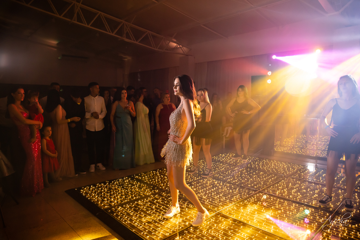 Ateliê Priscila Bonatto; Debutantes Curitiba; Vestido de Debutante Curitiba; 15 anos Curitiba; Castelo do Batel; Spot 105 Eventos; Espaço Dreamland; Buffet Original - Espaço Rotary Club; Ensaio debutante Curitiba; Angela Gramazzio; Studio One; Teens