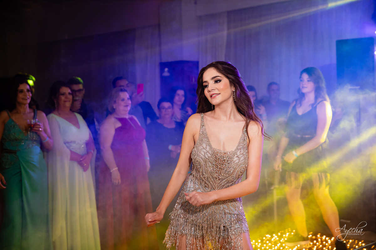 Ateliê Priscila Bonatto; Debutantes Curitiba; Vestido de Debutante Curitiba; 15 anos Curitiba; Castelo do Batel; Spot 105 Eventos; Espaço Dreamland; Buffet Original - Espaço Rotary Club; Ensaio debutante Curitiba; Angela Gramazzio; Studio One; Teens