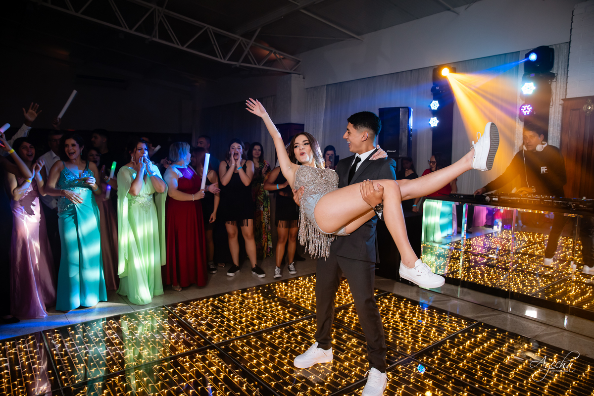 Ateliê Priscila Bonatto; Debutantes Curitiba; Vestido de Debutante Curitiba; 15 anos Curitiba; Castelo do Batel; Spot 105 Eventos; Espaço Dreamland; Buffet Original - Espaço Rotary Club; Ensaio debutante Curitiba; Angela Gramazzio; Studio One; Teens