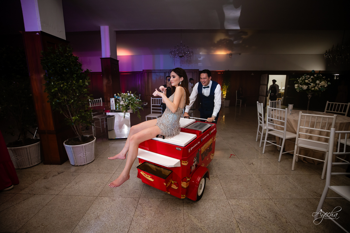 Ateliê Priscila Bonatto; Debutantes Curitiba; Vestido de Debutante Curitiba; 15 anos Curitiba; Castelo do Batel; Spot 105 Eventos; Espaço Dreamland; Buffet Original - Espaço Rotary Club; Ensaio debutante Curitiba; Angela Gramazzio; Studio One; Teens