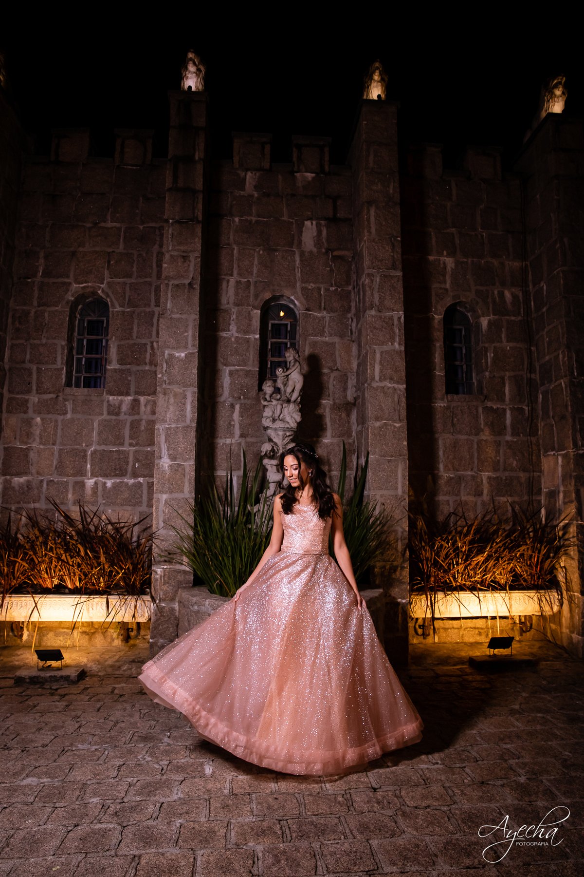 Eventos Castelo São Francisco; Eventos Santa Felicidade, Fotografia de 15 anos Curitiba; Festa de 15 anos Curitiba; Debutantes; Fotógrafo de 15 anos; Vestido de Debutante Curitiba; Castello Reale, Spot 105 Eventos; Festa de 15 anos Castelo São Francisco