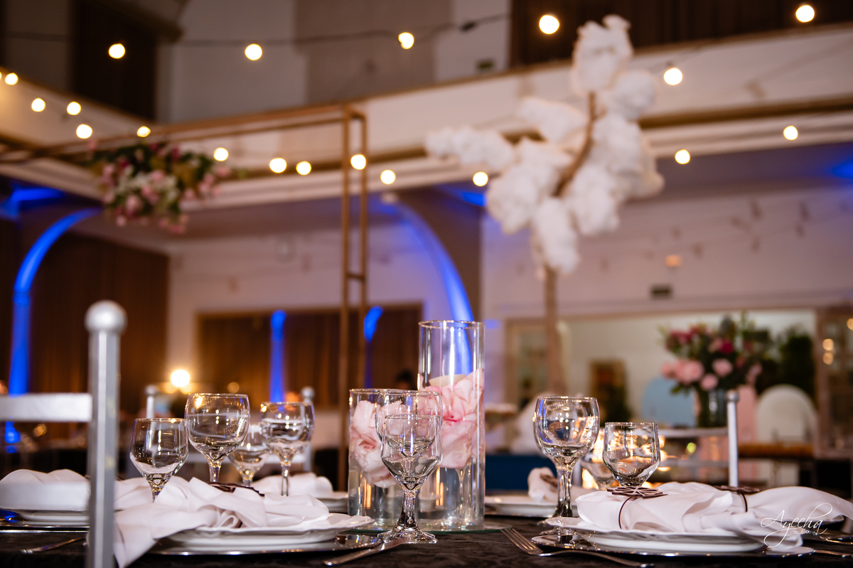 15 anos Curitiba; Debutantes Curitiba; Fotógrafo de 15 anos Curitiba; Sociedade Thalia Eventos; Vandreia Soares Produtora; Festa de 15 anos Thalia; Fabi Guedes 15 anos; Vestido de Debutante Curitiba; Salão Eventos 15 anos Curitiba; Debutar Curitiba