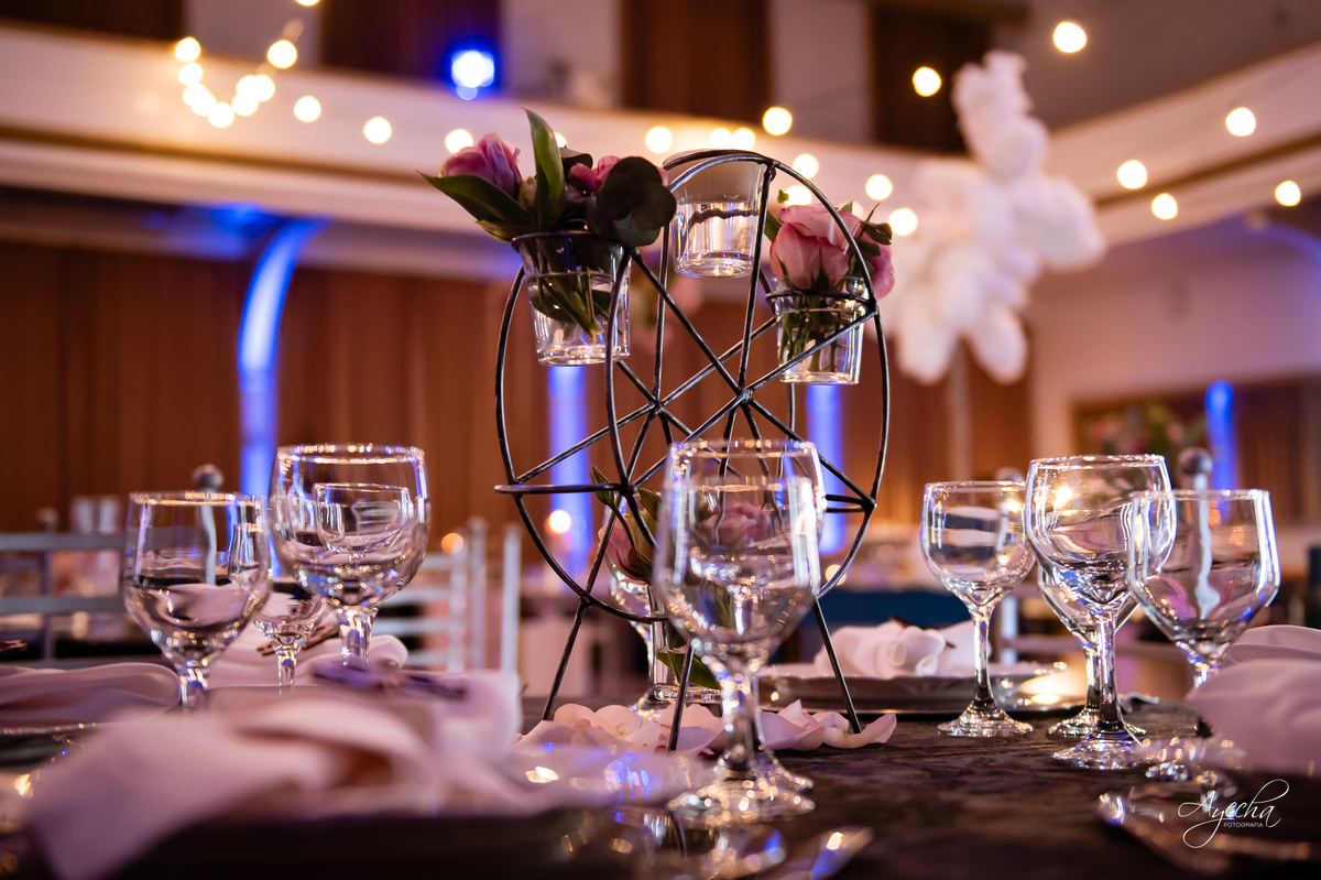 15 anos Curitiba; Debutantes Curitiba; Fotógrafo de 15 anos Curitiba; Sociedade Thalia Eventos; Vandreia Soares Produtora; Festa de 15 anos Thalia; Fabi Guedes 15 anos; Vestido de Debutante Curitiba; Salão Eventos 15 anos Curitiba; Debutar Curitiba