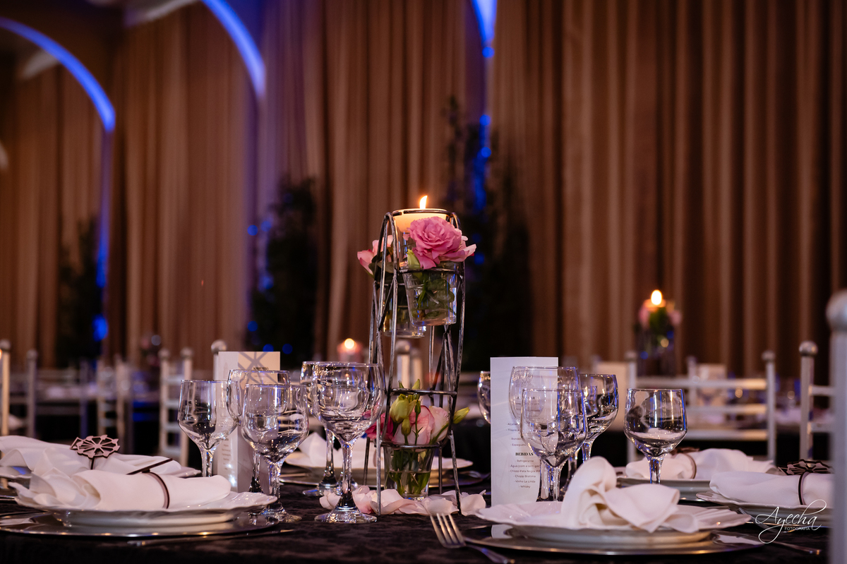 15 anos Curitiba; Debutantes Curitiba; Fotógrafo de 15 anos Curitiba; Sociedade Thalia Eventos; Vandreia Soares Produtora; Festa de 15 anos Thalia; Fabi Guedes 15 anos; Vestido de Debutante Curitiba; Salão Eventos 15 anos Curitiba; Debutar Curitiba