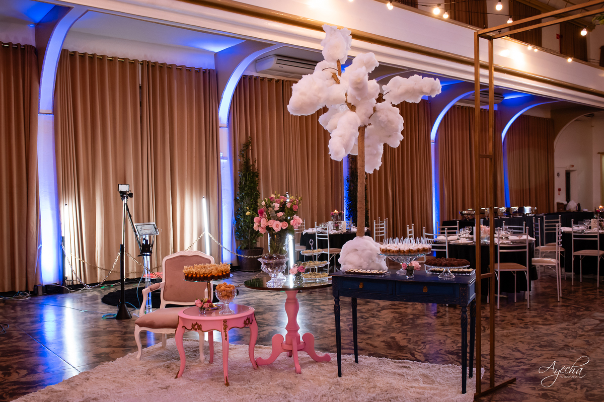 15 anos Curitiba; Debutantes Curitiba; Fotógrafo de 15 anos Curitiba; Sociedade Thalia Eventos; Vandreia Soares Produtora; Festa de 15 anos Thalia; Fabi Guedes 15 anos; Vestido de Debutante Curitiba; Salão Eventos 15 anos Curitiba; Debutar Curitiba