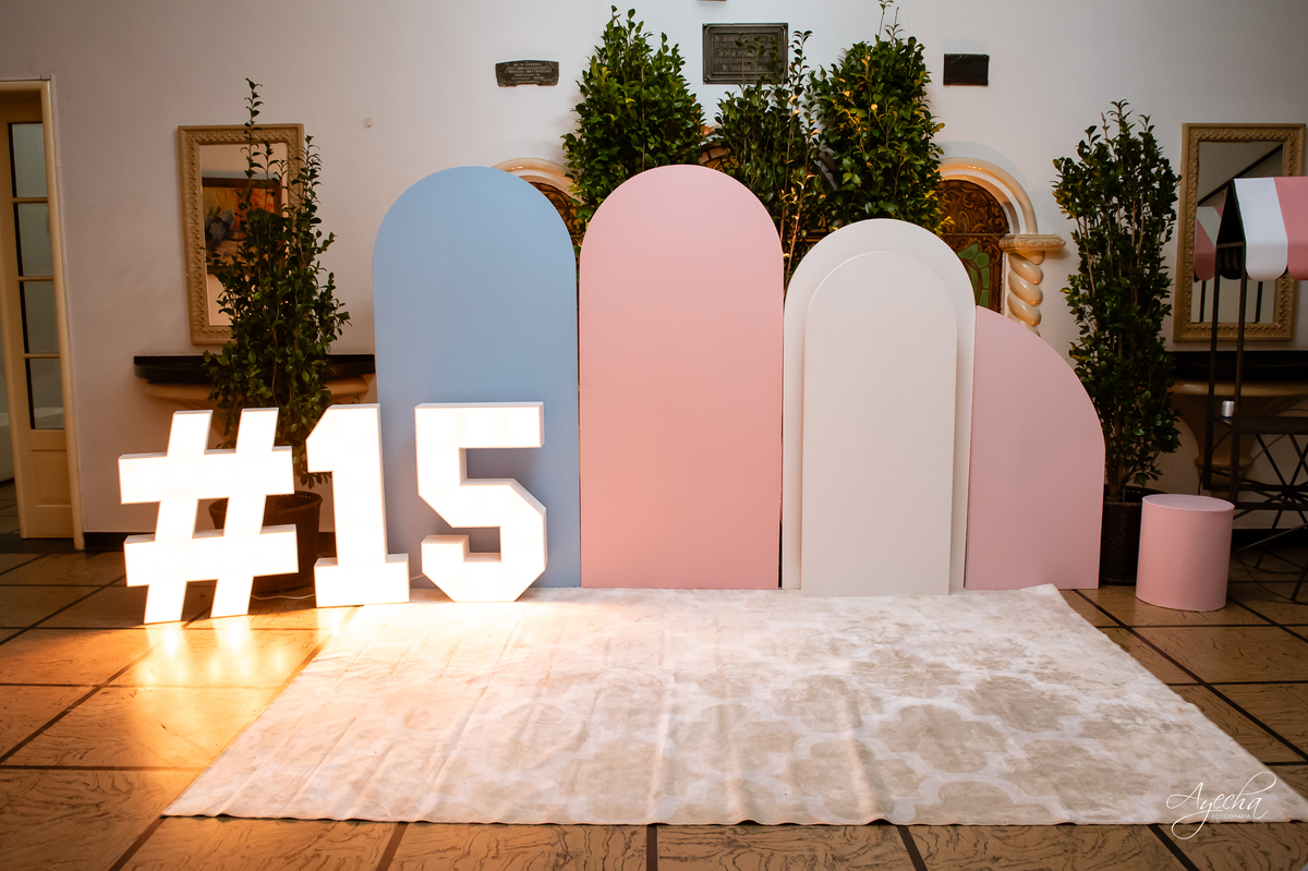 15 anos Curitiba; Debutantes Curitiba; Fotógrafo de 15 anos Curitiba; Sociedade Thalia Eventos; Vandreia Soares Produtora; Festa de 15 anos Thalia; Fabi Guedes 15 anos; Vestido de Debutante Curitiba; Salão Eventos 15 anos Curitiba; Debutar Curitiba