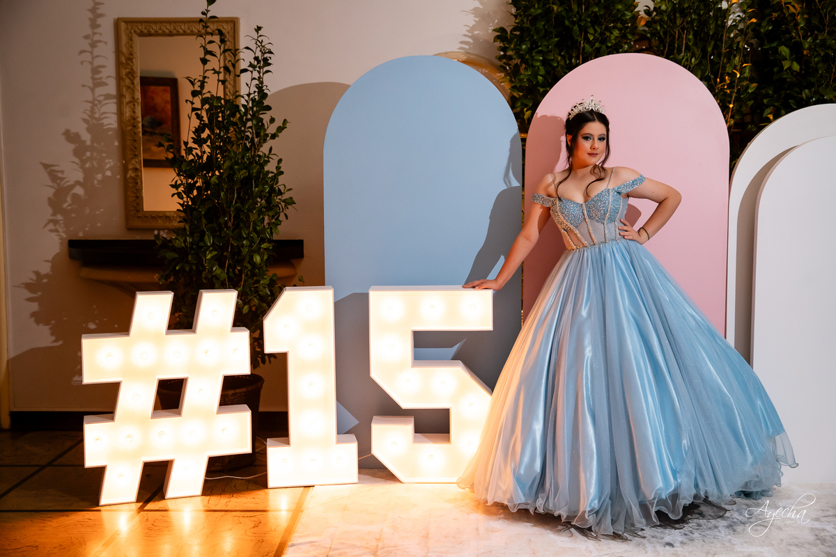 15 anos Curitiba; Debutantes Curitiba; Fotógrafo de 15 anos Curitiba; Sociedade Thalia Eventos; Vandreia Soares Produtora; Festa de 15 anos Thalia; Fabi Guedes 15 anos; Vestido de Debutante Curitiba; Salão Eventos 15 anos Curitiba; Debutar Curitiba