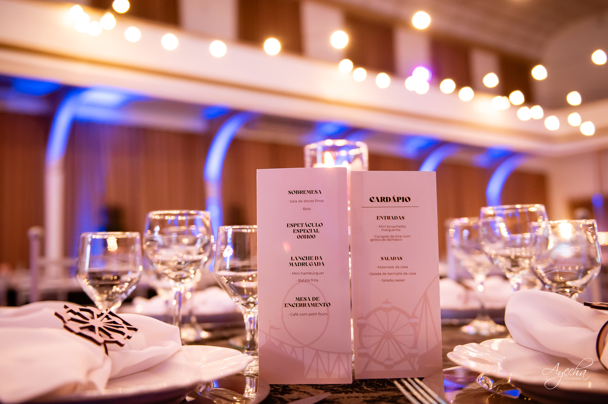 15 anos Curitiba; Debutantes Curitiba; Fotógrafo de 15 anos Curitiba; Sociedade Thalia Eventos; Vandreia Soares Produtora; Festa de 15 anos Thalia; Fabi Guedes 15 anos; Vestido de Debutante Curitiba; Salão Eventos 15 anos Curitiba; Debutar Curitiba