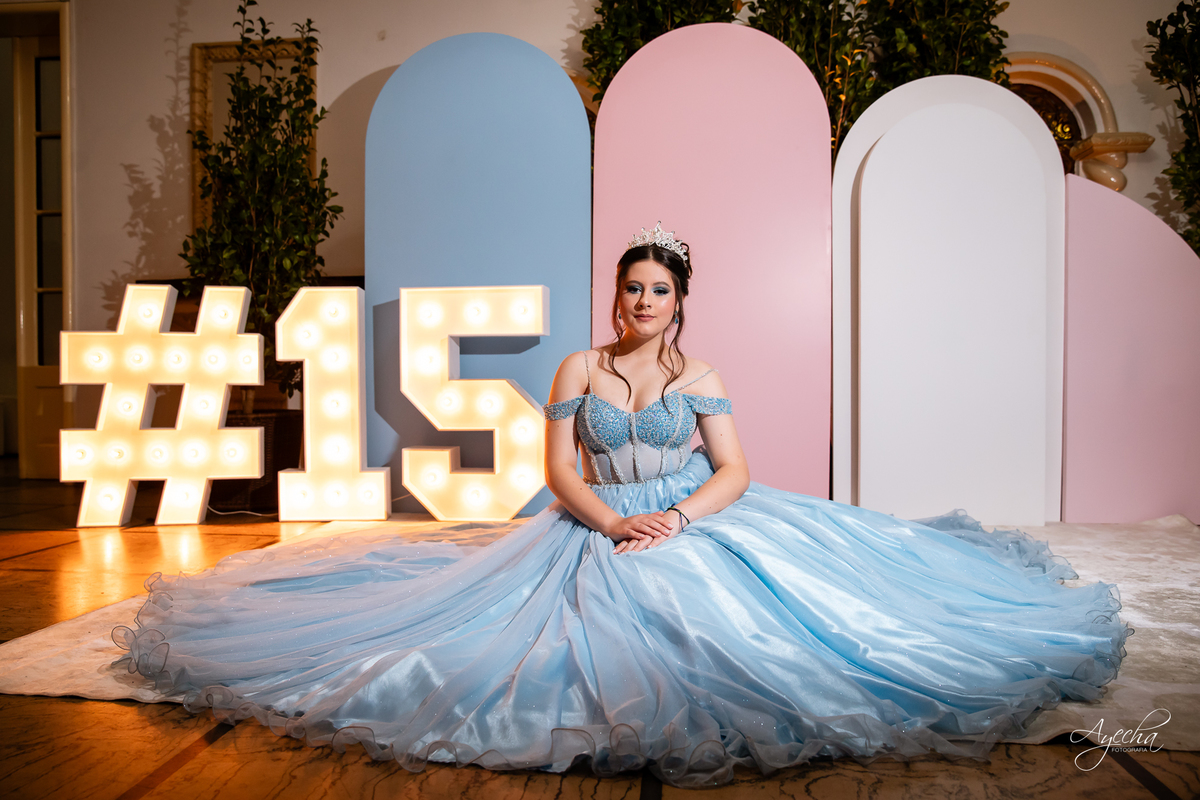 15 anos Curitiba; Debutantes Curitiba; Fotógrafo de 15 anos Curitiba; Sociedade Thalia Eventos; Vandreia Soares Produtora; Festa de 15 anos Thalia; Fabi Guedes 15 anos; Vestido de Debutante Curitiba; Salão Eventos 15 anos Curitiba; Debutar Curitiba