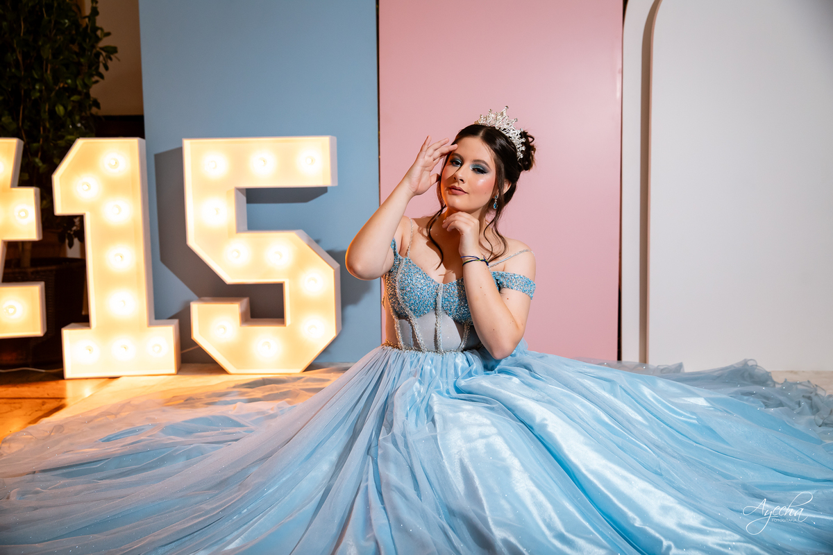 15 anos Curitiba; Debutantes Curitiba; Fotógrafo de 15 anos Curitiba; Sociedade Thalia Eventos; Vandreia Soares Produtora; Festa de 15 anos Thalia; Fabi Guedes 15 anos; Vestido de Debutante Curitiba; Salão Eventos 15 anos Curitiba; Debutar Curitiba