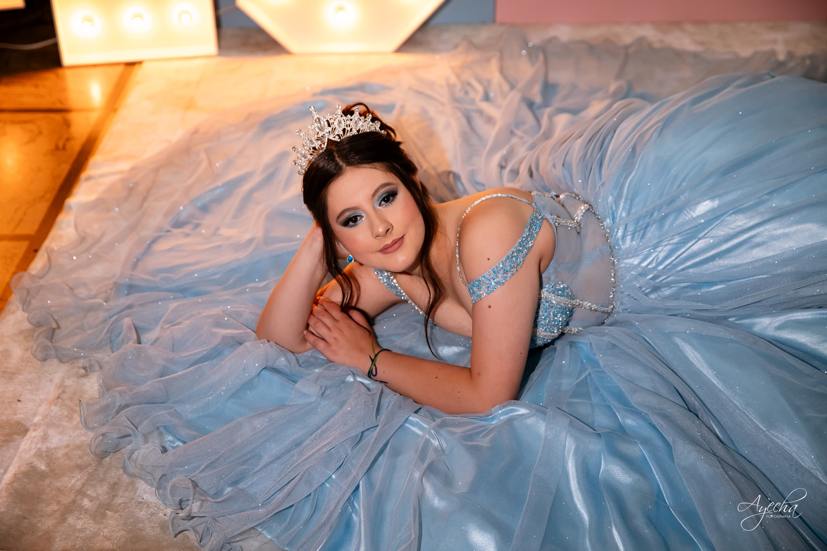 15 anos Curitiba; Debutantes Curitiba; Fotógrafo de 15 anos Curitiba; Sociedade Thalia Eventos; Vandreia Soares Produtora; Festa de 15 anos Thalia; Fabi Guedes 15 anos; Vestido de Debutante Curitiba; Salão Eventos 15 anos Curitiba; Debutar Curitiba