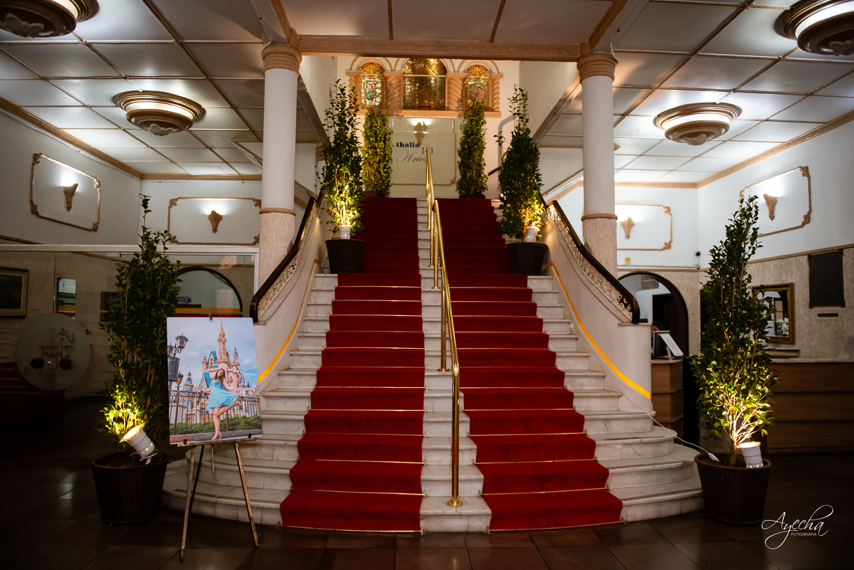 15 anos Curitiba; Debutantes Curitiba; Fotógrafo de 15 anos Curitiba; Sociedade Thalia Eventos; Vandreia Soares Produtora; Festa de 15 anos Thalia; Fabi Guedes 15 anos; Vestido de Debutante Curitiba; Salão Eventos 15 anos Curitiba; Debutar Curitiba